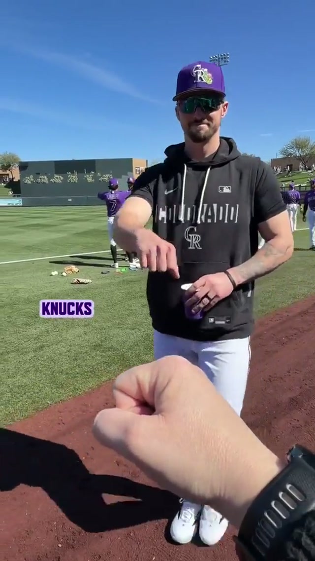 See a 👊 send a 👊 #rockies #secrethandshake #celebration 