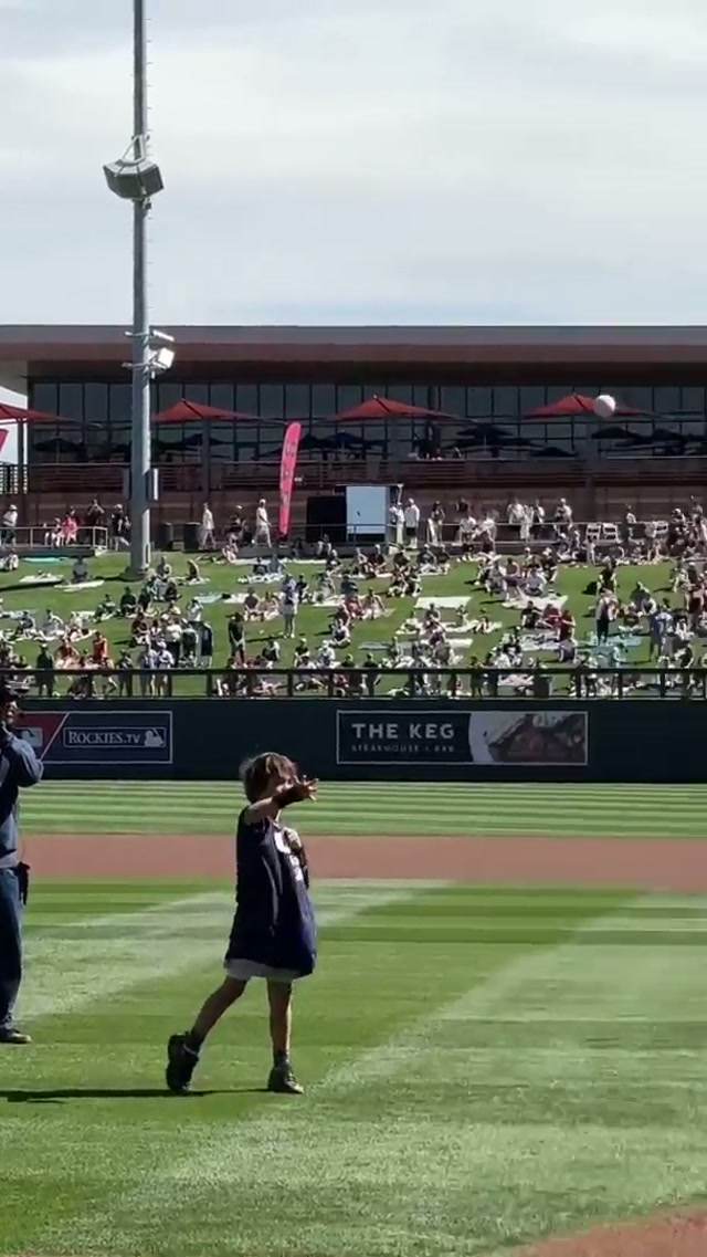 Michael Phelps and his son… BIG @usabaseball fans @MLB @Boston Red Sox #firstpitch #teamusa 