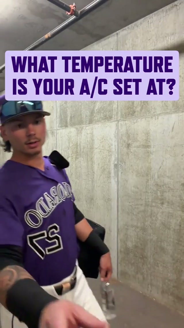 It’s getting hot out here #hot #rockies #mlb 