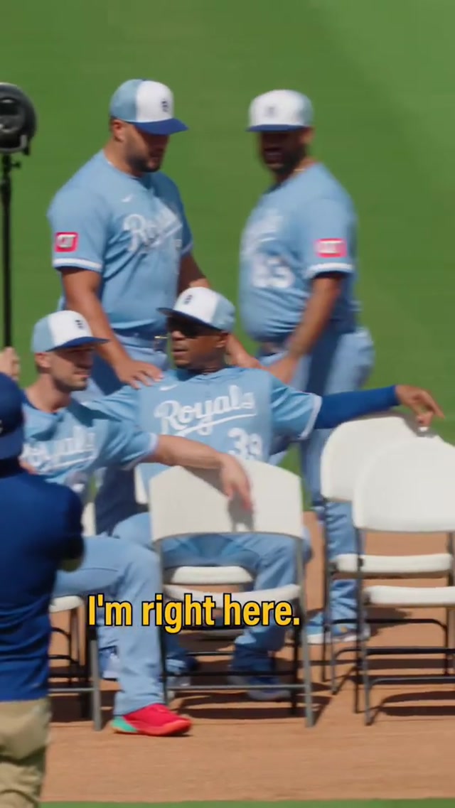 We mic’d up Carlos for the team photo. 😂 #royals #micdup #pictureday #funny #mlb 