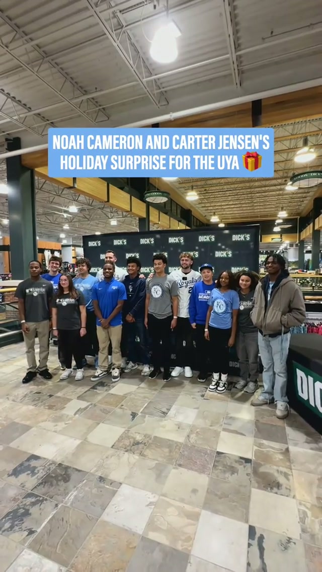 The Boys in Blue brought some holiday magic. 💙 #royals #holidayshopping #shoppingspree #MLB 