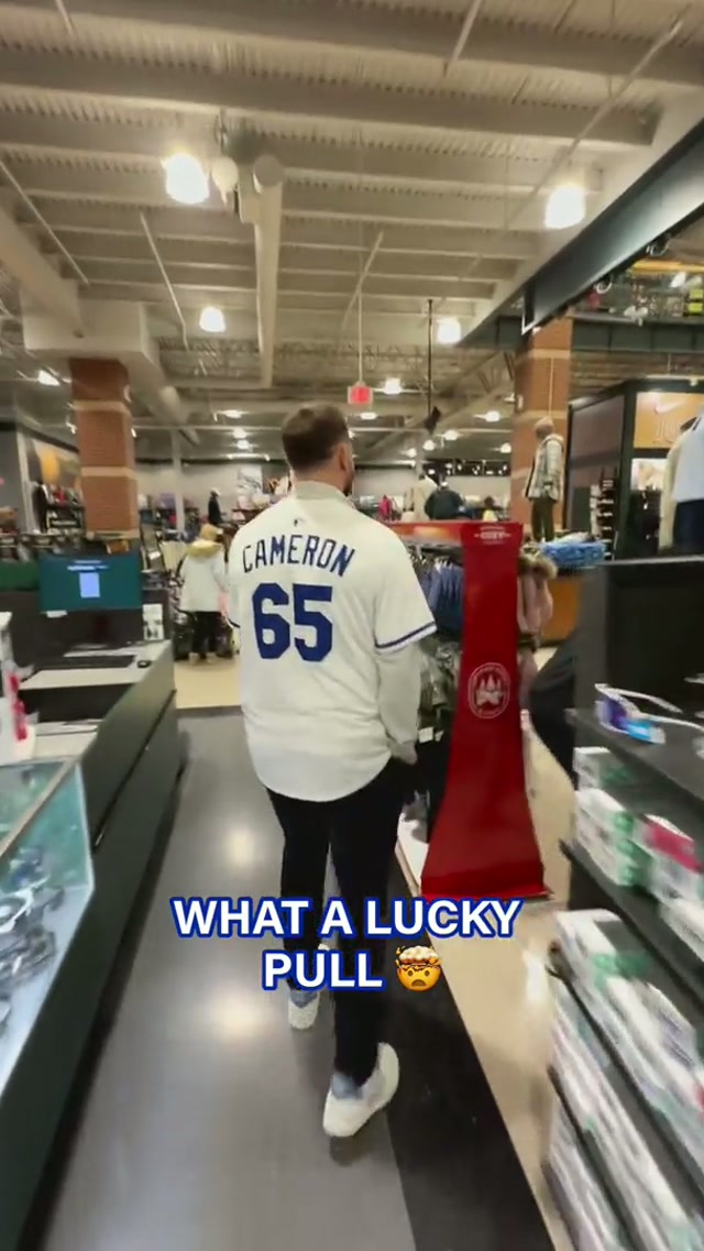 When you go shopping with a big leaguer and end up pulling his card. #royals #baseballcards #MLB #topps 