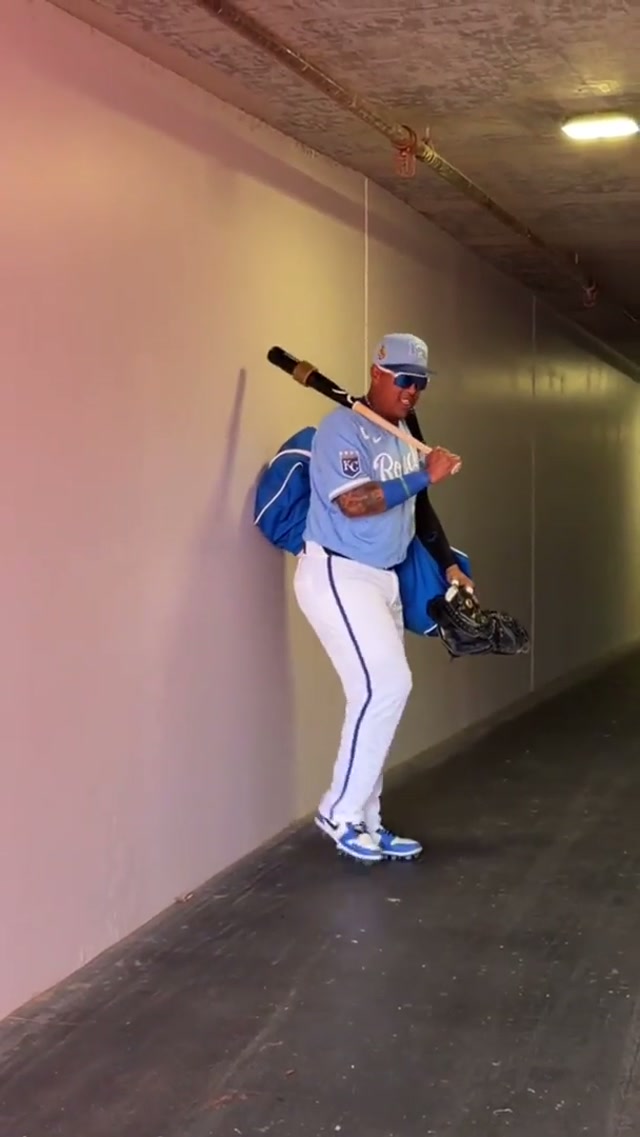 Here is a Salvy smile to brighten your day. ☀️ #springtraining #happy #brightenyourday 