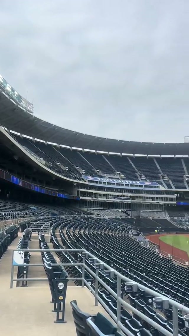 Back at our happy place. 💙 #openingday #kcroyals #baseballszn 