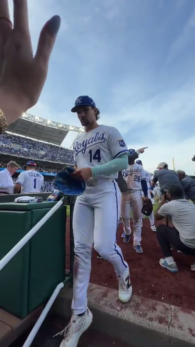 So good to be home! #kcroyals #win #highfives #baseball 