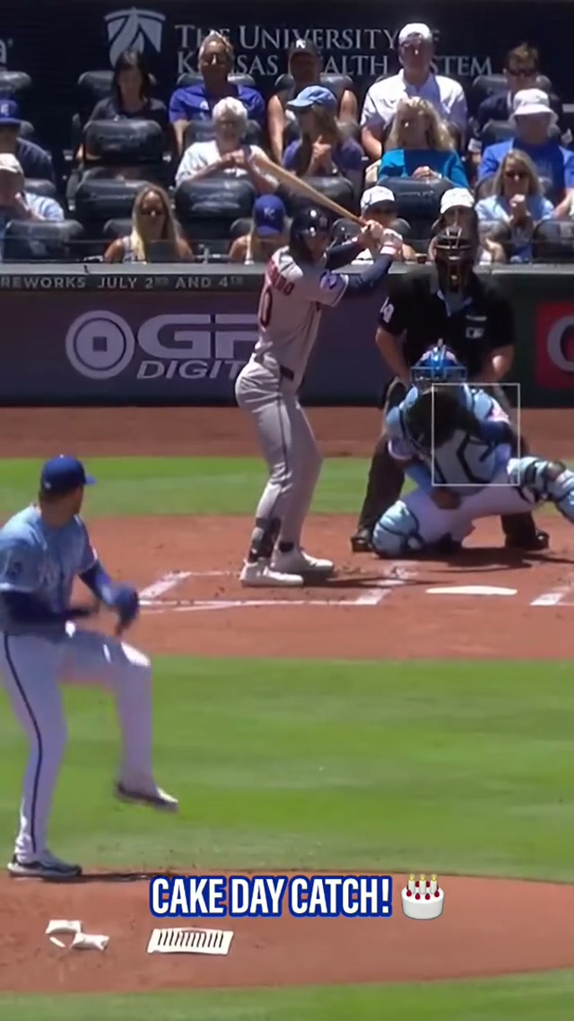 Birthday Bob is putting on a show! #mlb #baseball #royals 