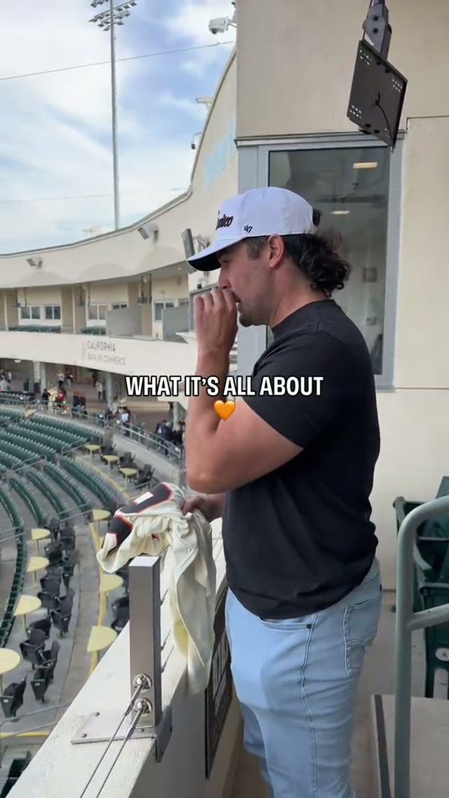 Feel-good baseball content with Robbie Ray and @Willy Adames 😊 #MLB #Baseball #Wholesome 