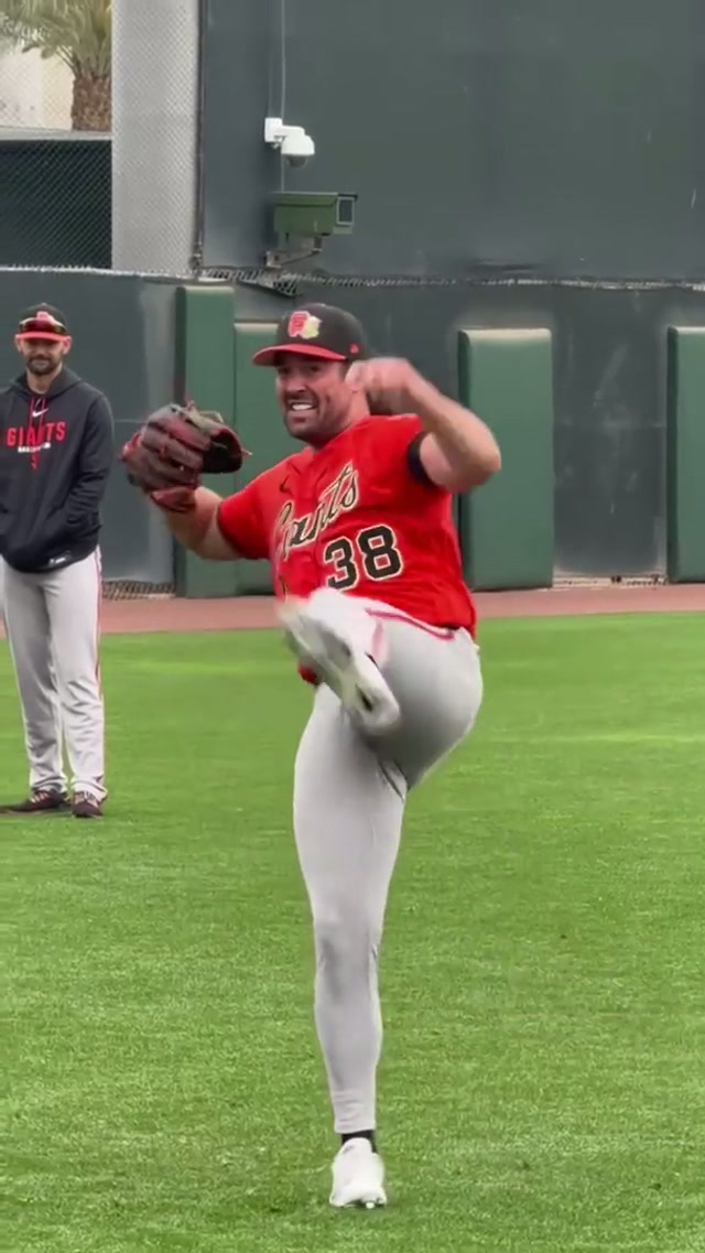 Robbie Ray getting ready for #MLB season 13 👀 (Spring Sessions presented by @UCSF Health)  