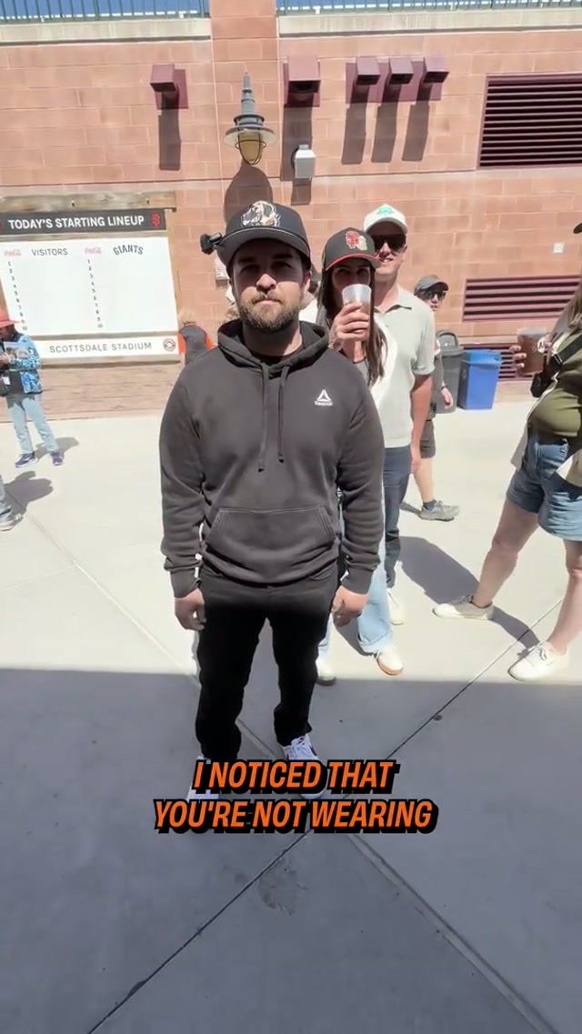 We're just here to help 🤝 #MLB #Baseball #OOTD 