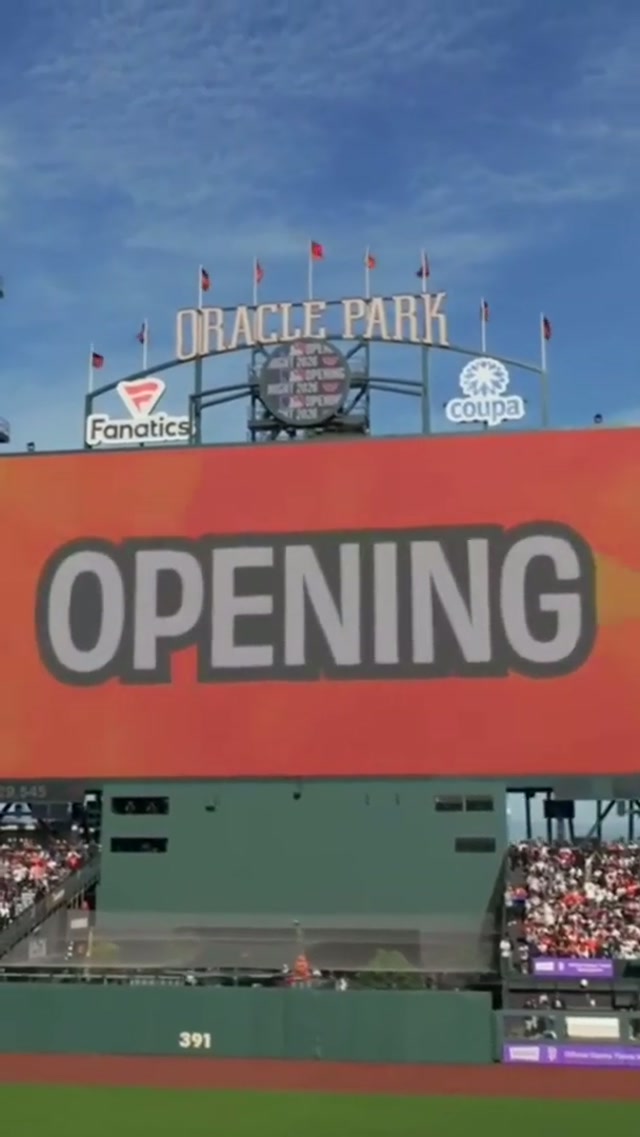 The 2026 #SFGiants, introduced by @bertkreischer 🎇 #MLB #OpeningNight 