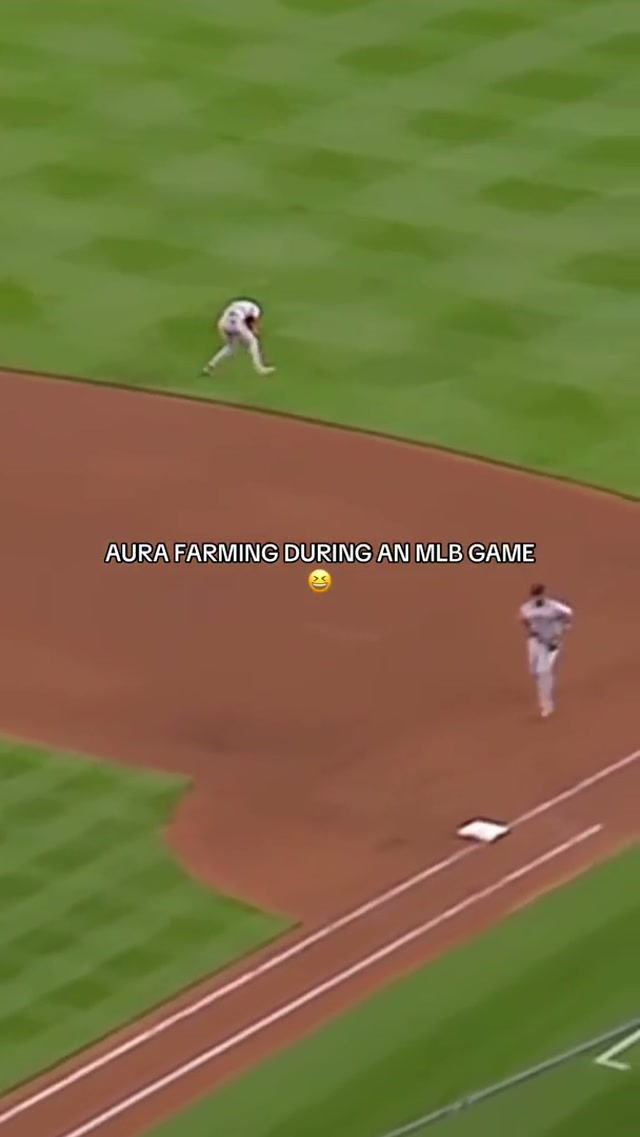 Safe to say Luis Arraez is having fun out there at second base lol #MLB #Baseball #Humor 