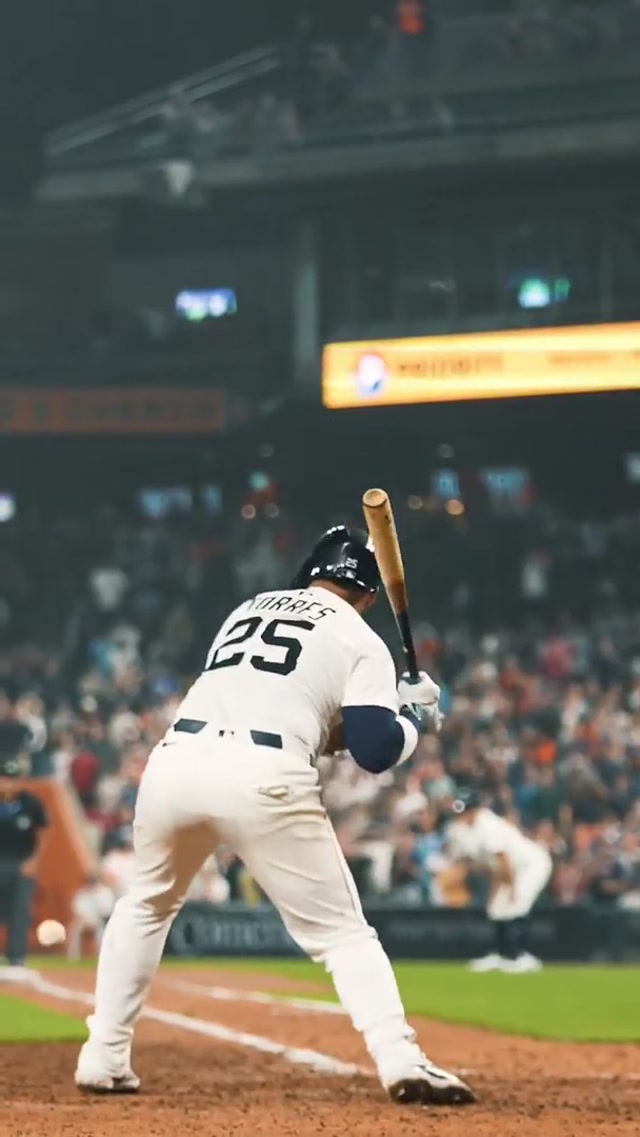 GATORADE SHOWERS!!!

#Tigers #MLB #Walkoff 