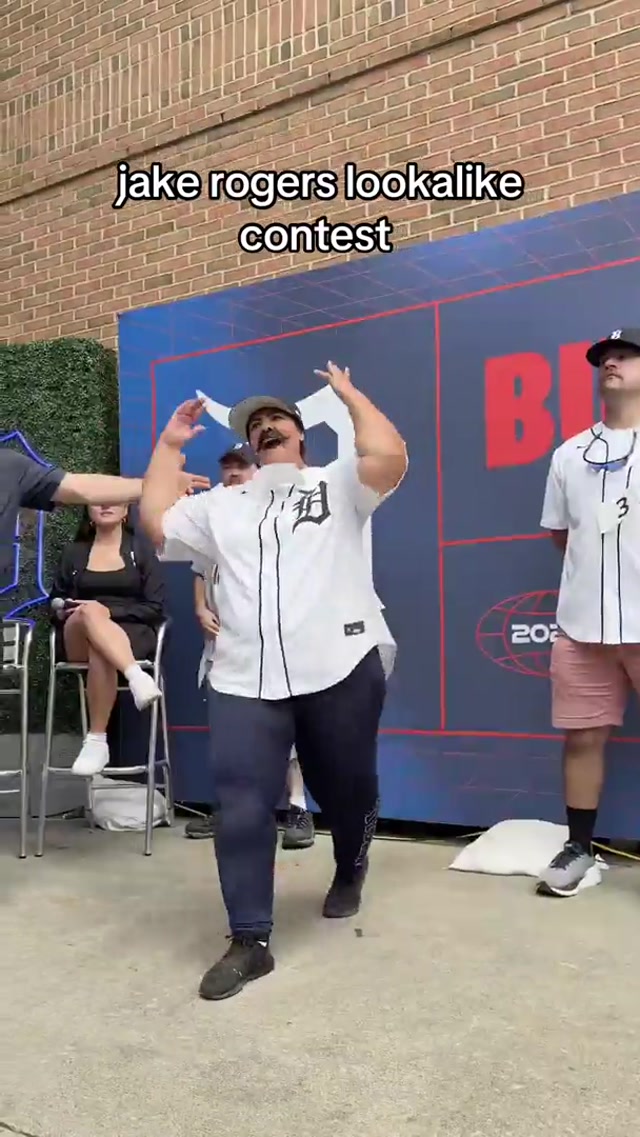 who would you have voted for??

#Lookalikecontest #Tigers #JakeRogers #MLB 