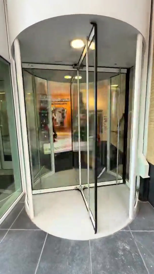 SANTAAAA OMG i know him 😏

#elf #christmas #elfmovie #PAWS #Holidays 