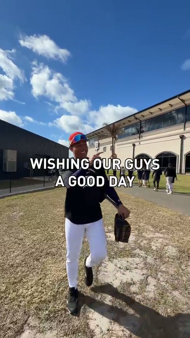 dap me up bro #mlb #tigers #springtraining #handshake 