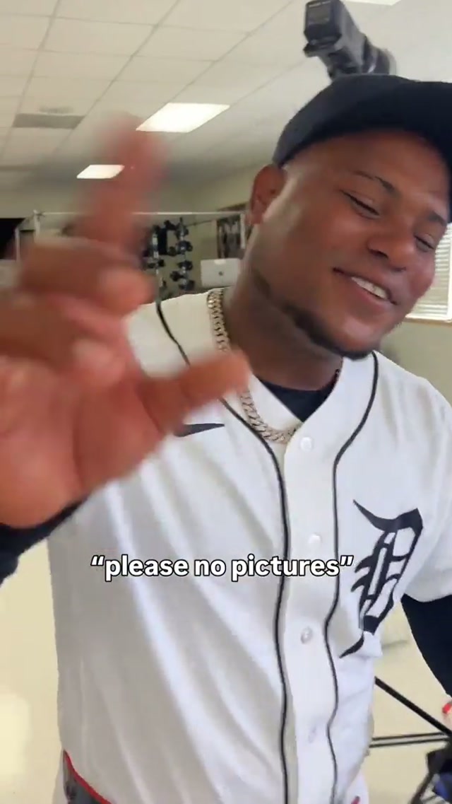 no paparazzi ✋✋

#tigers #mediaday #mlb #photo 