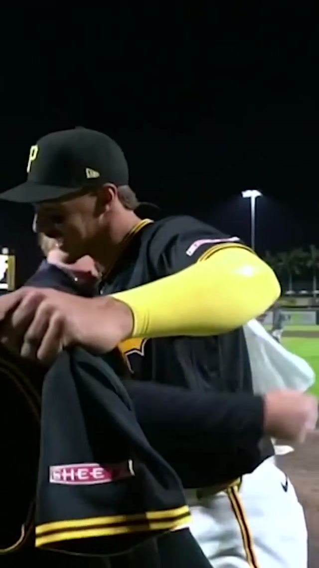 jersey swap! 

#MaxClark #KonnorGriffin #MLB #SpringBreakout 