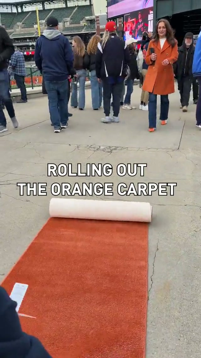 the ballpark is your runway 😮‍💨

#MLB #Tigers #Fashion #RedCarpet 