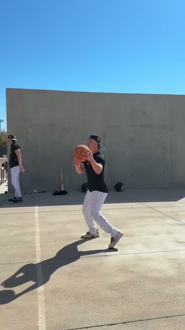 let the March Madness begin 🏀 #basketball #MLB #splashbrothers 