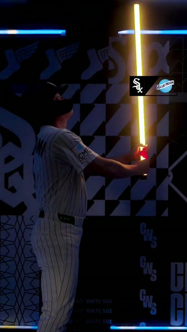 the moment is 𝘢𝘭𝘮𝘰𝘴𝘵 here #munetakamurakami #debut #openingday 