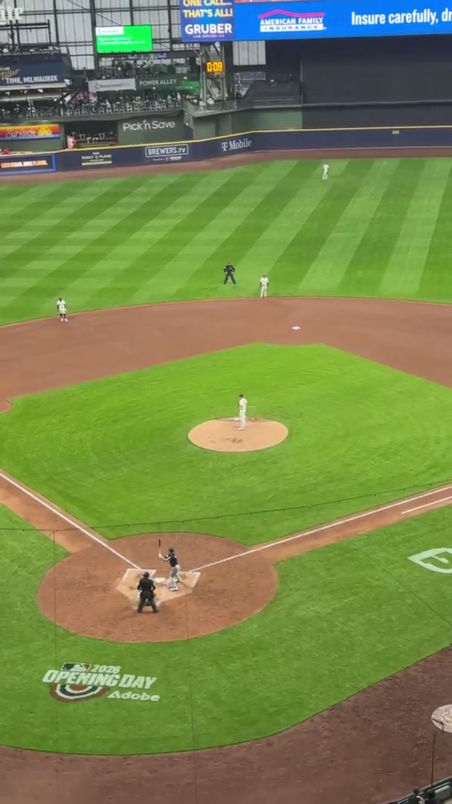 Mune knew right off the bat #openingday #munetakamurakami #mlb 