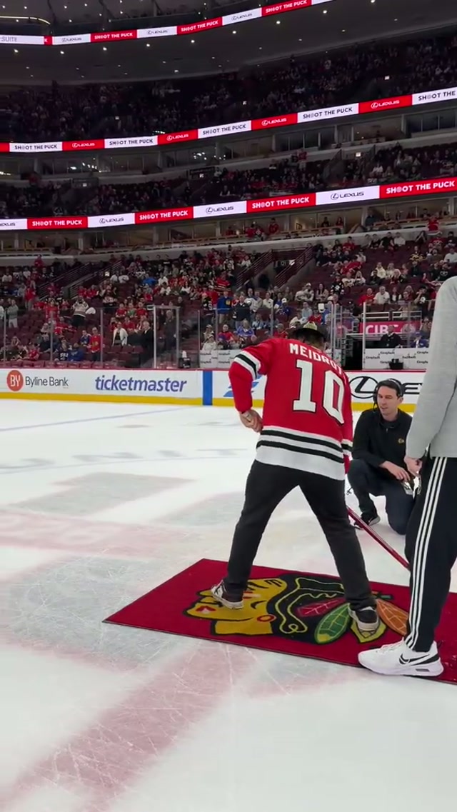 SHOOT THE PUCK, CHASE! #nhl #mlb #hockey 