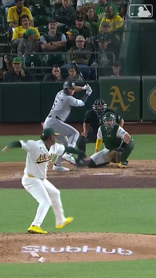 legend has it the baseball is still in orbit 💫 #munetakamurakami #grandslam #highlights 