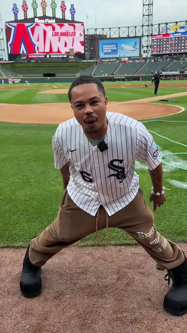 @Adamn WhoDeyWant really threw out the first pitch 🙂‍↕️ #baseball #mlb #chicago 