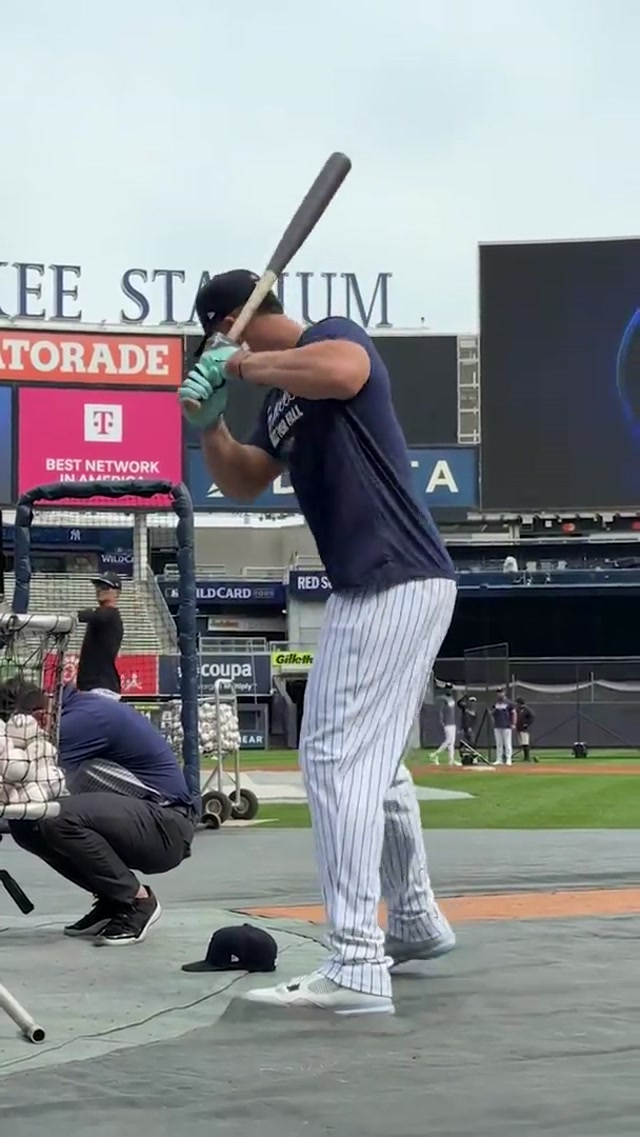 Judge imitating Belli 😂 #yankees #mlb #postseason #aaronjudge #codybellinger 