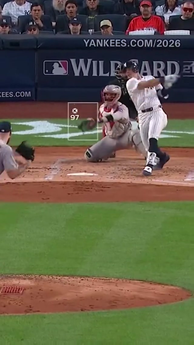 Volpe strikes first 🔥 #yankees #mlb #anthonyvolpe #homerun #postseason 