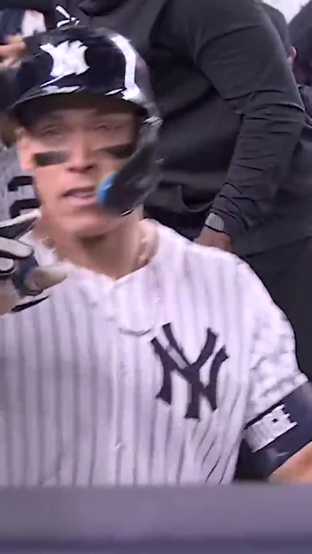 Our Captain 🫡 #yankees #mlb #baseball #aaronjudge #homerun 