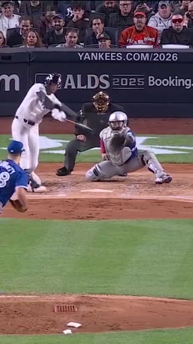 McMahon's Moment 🔥 #yankees #mlb #baseball #ryanmcmahon #homerun 