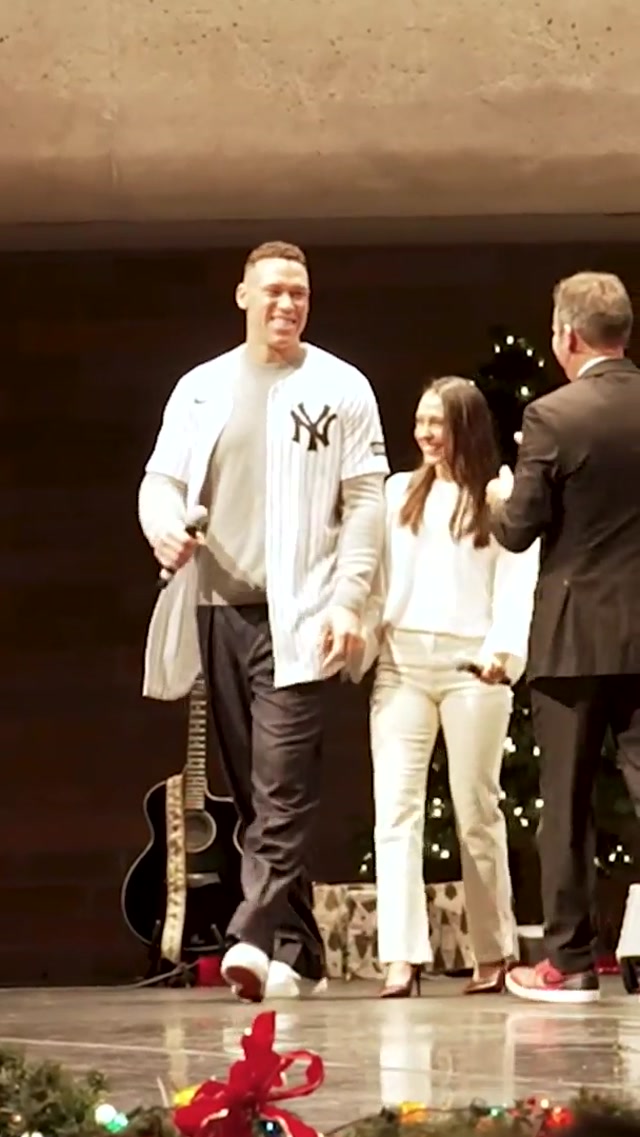 Aaron & Samantha Judge along with Aaron Boone were on hand as The Yankees and the Steinbrenner Family hosted the 36th Annual Children’s Holiday Concert Series! ❄️🎶

In addition to reciting “‘Twas the Night before Christmas,” the Judges and Boone also joined the Steinbrenner family, members of the Sheriff’s Offices, and Santa in distributing holiday gift bags to all 5,000 children in attendance 💙