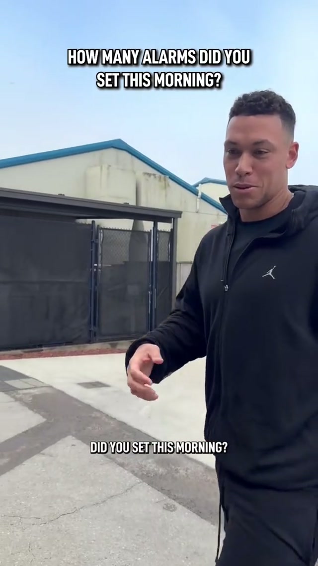 How many alarms did Yankees players set this morning? ⏰😂
#qotd #springtraining #yankees #baseball 