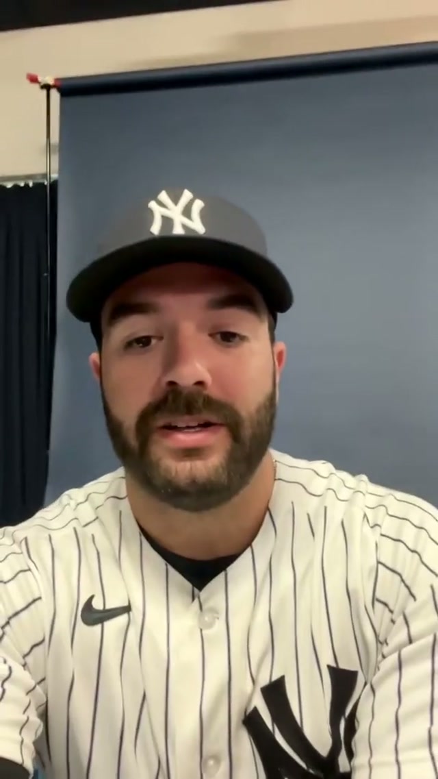 Live from Yankees Media Day 👋📸😊 #photoday #springtraining #baseball #austinwells 