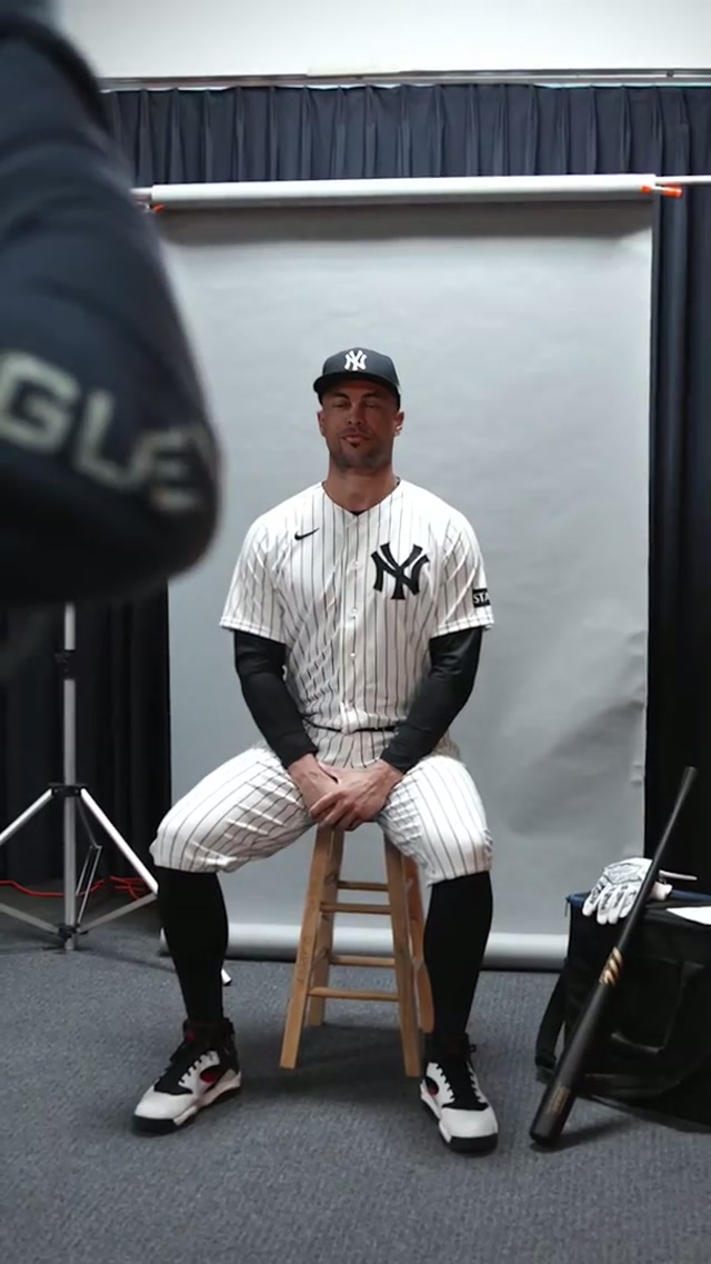 Picture Day with Big G 😂📸 #yankees #mlb #baseball #giancarlostanton #mediaday 