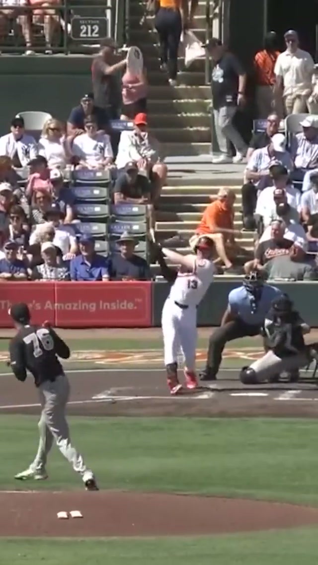 Biiig stretch 🤸😂 #yankees #mlb #baseball #ernestomartinezjr 