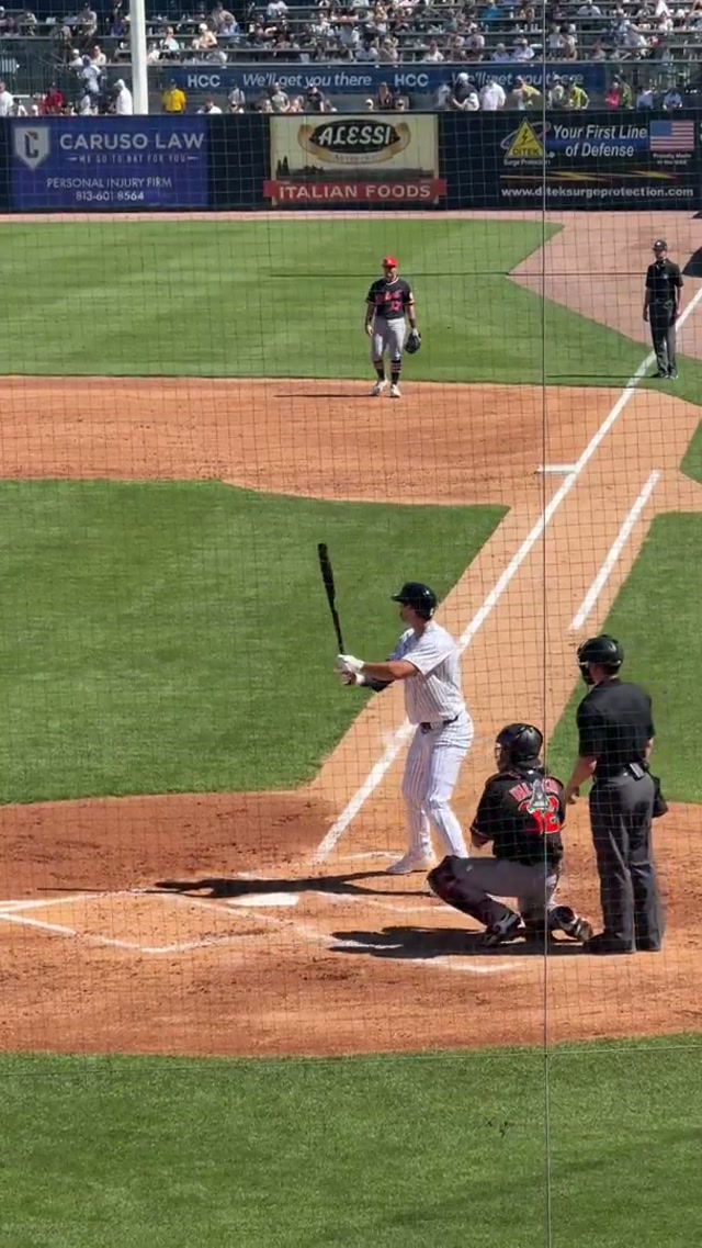 Absolutely demolished 🤯 

Spencer sends it out of the Stadium 💪 #yankees #mlb #baseball #spencerjones #homerun 