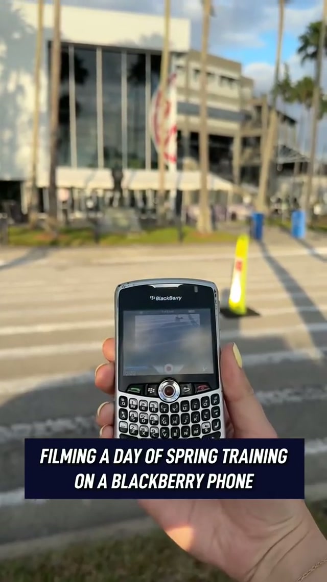 Brought out the Blackberry to film a day of Spring Training 😂
 #yankees #springtraining #blackberry #throwback #workout 