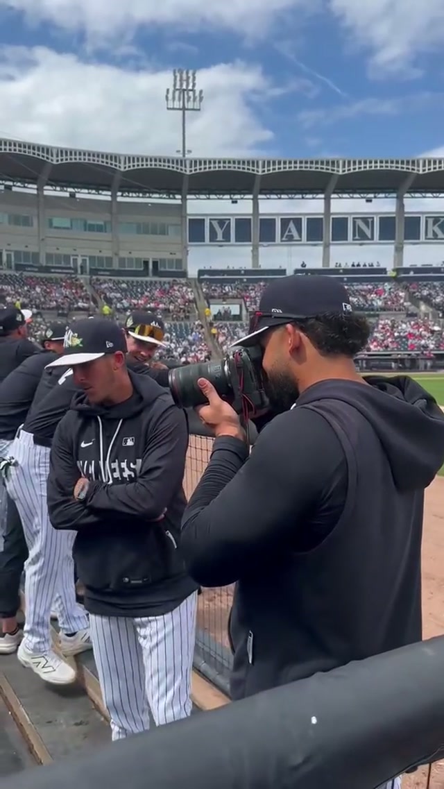 The Martian took photos of today's game…😂📸 #yankees #mlb #baseball #photo #dugout 