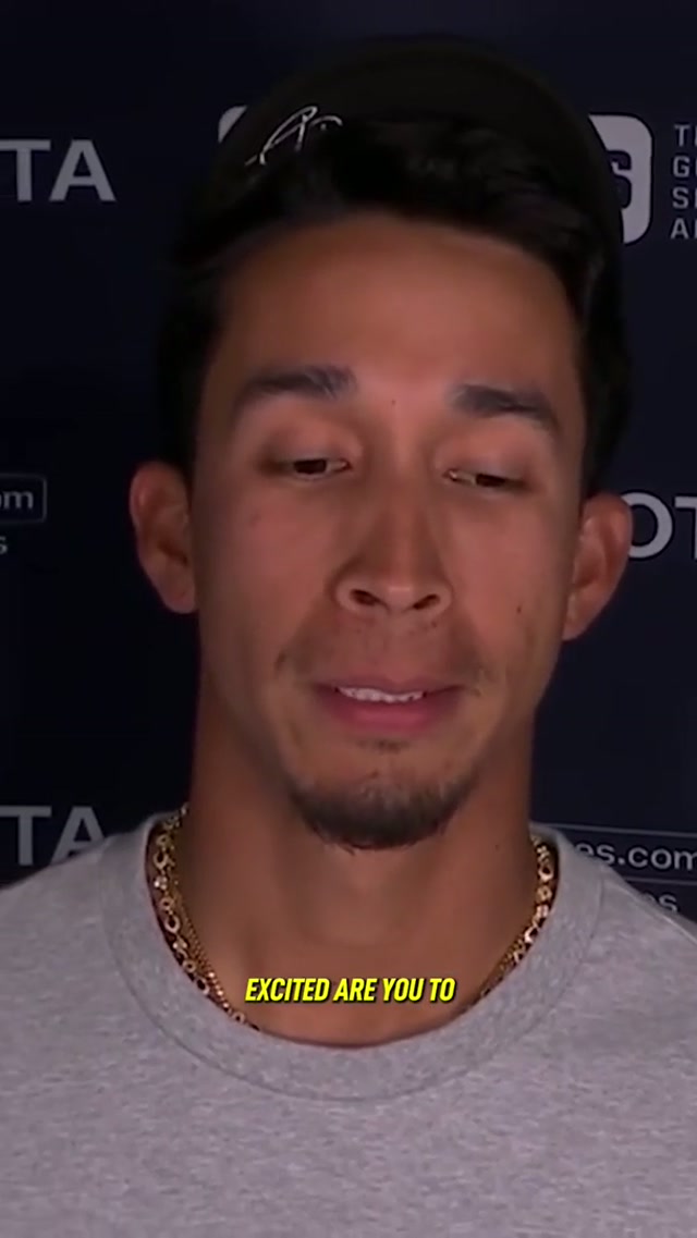 We can’t contain our excitement either, Oswaldo 😆 Welcome back! @YES Network #yankees #mlb #baseball #oswaldocabrera 