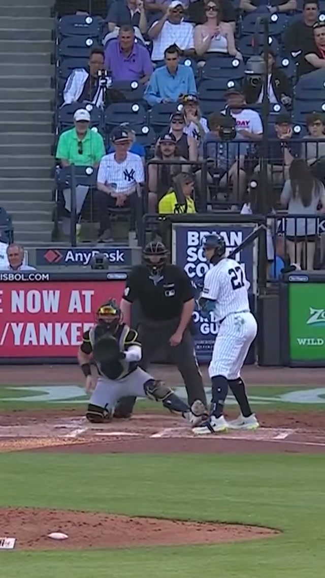 Big G doing what Big G does 💪 #yankees #baseball #giancarlostanton #homerun 