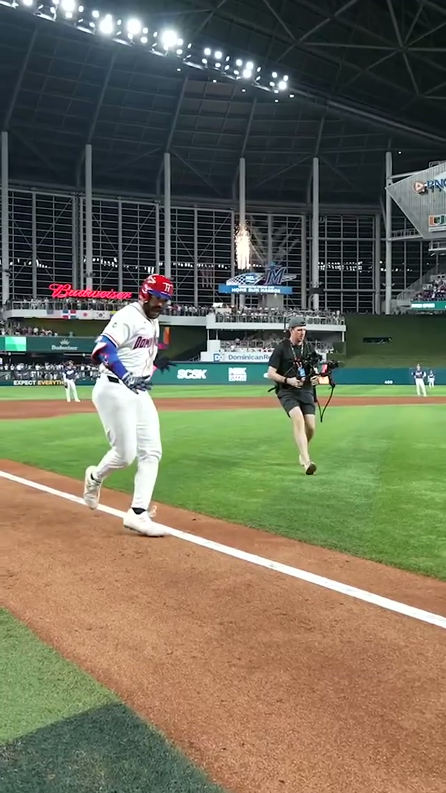 “I feel more Dominican every day” - Austin Wells 🇩🇴 #worldbaseballclassic #homerun #yankees #austinwells 