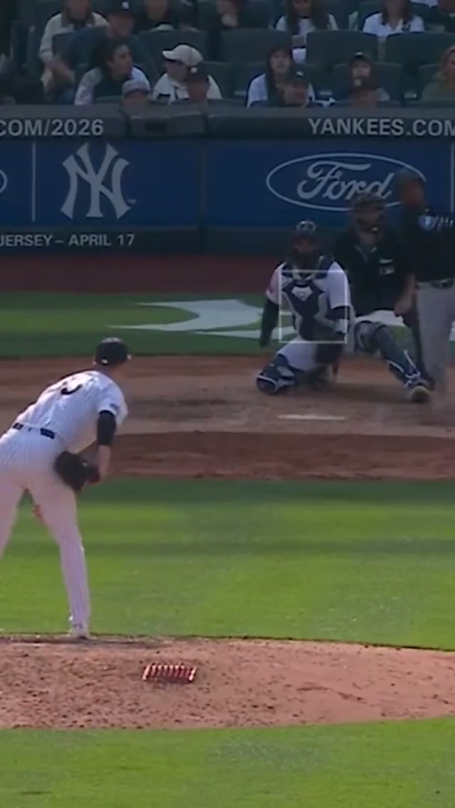 What the Belli? 🤯 #yankees #mlb #baseball #codybellinger #catch 
