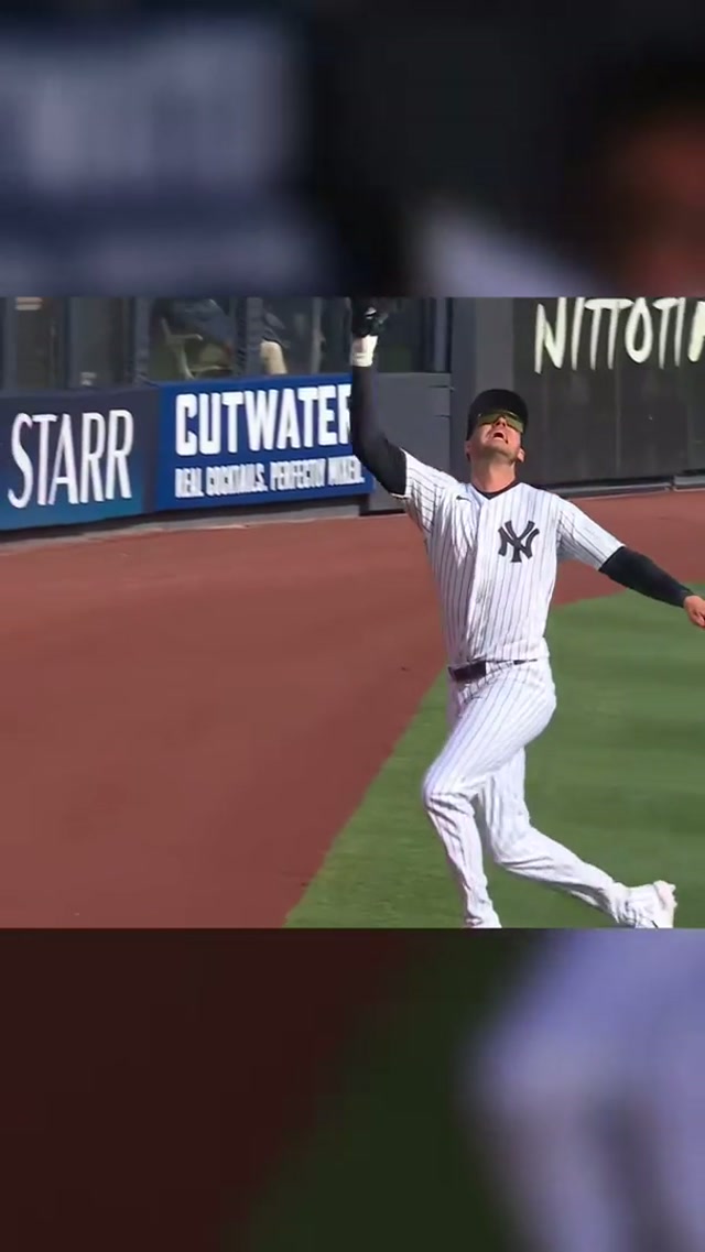 We can’t stop watching this catch 😳 #yankees #mlb #catch #baseball #codybellinger 