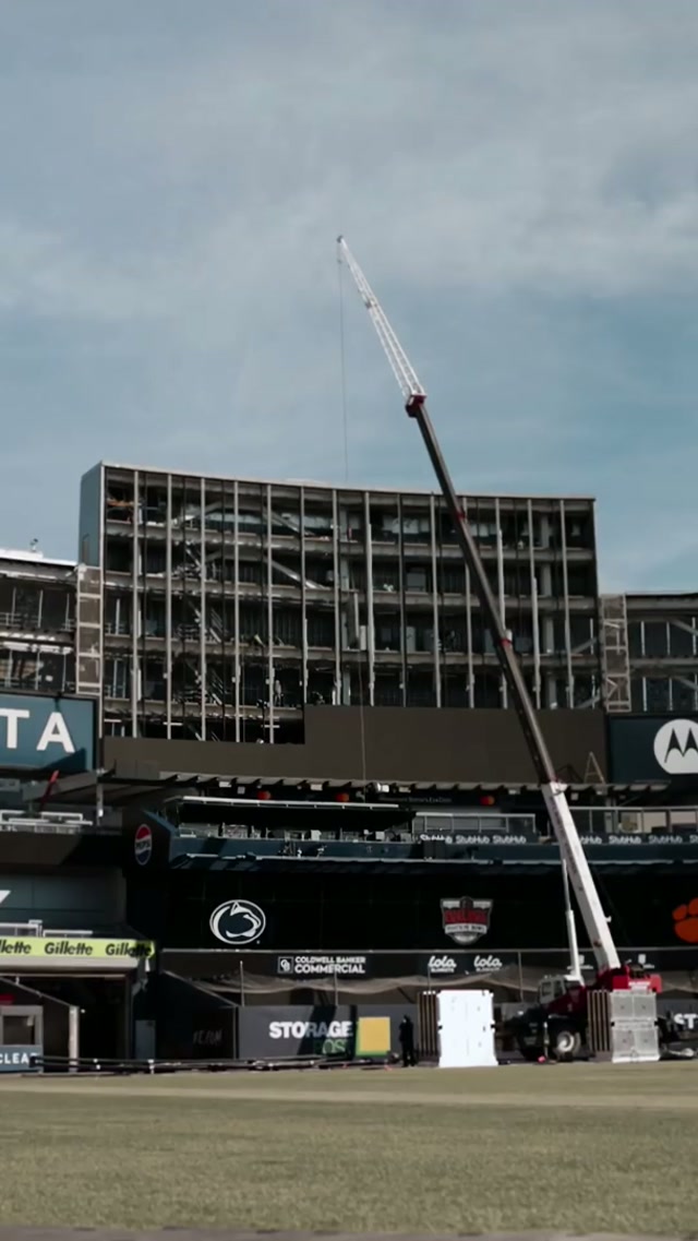 This offseason, Yankee Stadium underwent a major renovation: brand new video boards. 

Behind the NY | Episode 4: How the Yankees Built Their New Scoreboard — now on YouTube! 

#yankees #mlb #yankeestadium #construction 