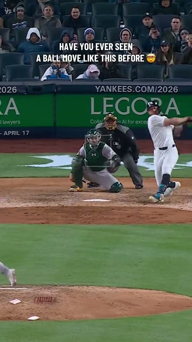 Not quite sure how this happened 🤯 #yankees #mlb #baseball #giancarlostanton 