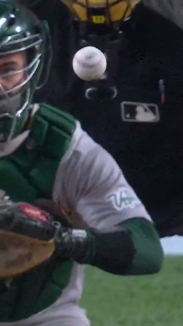 G hit the ball twice on this RBI-single 🤯😲 #yankees #mlb #baseball #giancarlostanton #rbi 