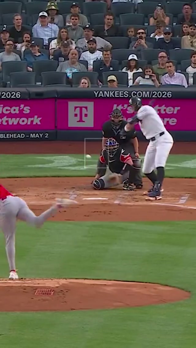 All Rise for No. 375 🫡 

Aaron Judge goes yard for the 375th time in his career 💪 #yankees #mlb #baseball #aaronjudge #homerun 