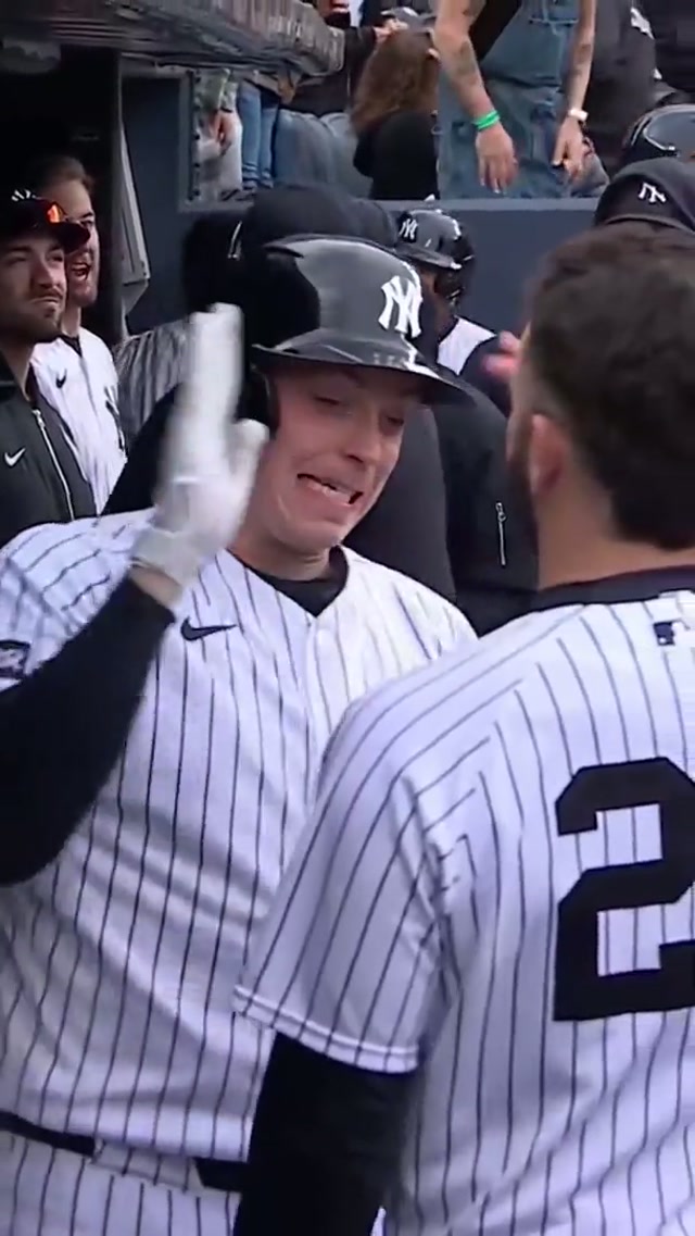 Nailed it 😂 #yankees #benrice #austinwels #dugout #handshake 
